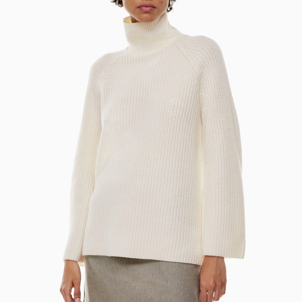 Wilfred Merino Wool Elegant White Turtleneck Sweater